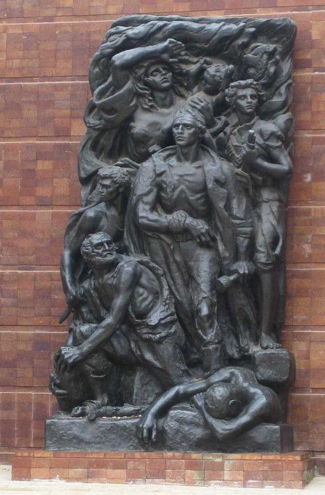 Photograph of sculputure of Mordechai Anielewicz and other Warsaw Ghetto fighters